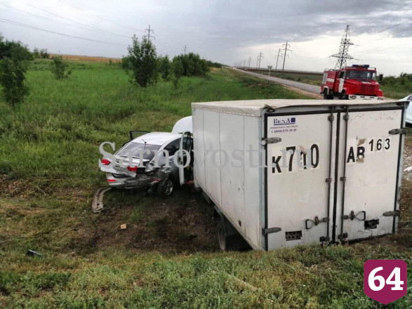 В массовой аварии под Саратовом пострадали 3 человека