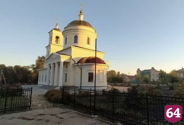 Священник создал у храма лесопитомник и раздает по Заволжью дубы