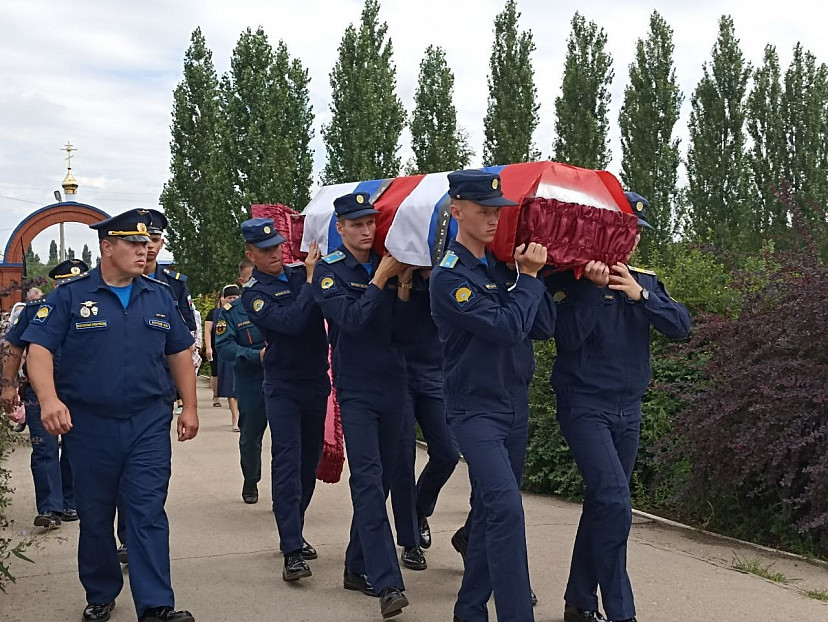 Под Саратовом простились с погибшим на Украине воином