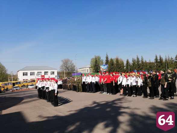 Юные саратовцы блеснули маршем под песню «День Победы»