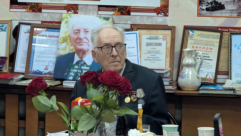 В Саратовской области педагог и ветеран труда отметил 90-летие 