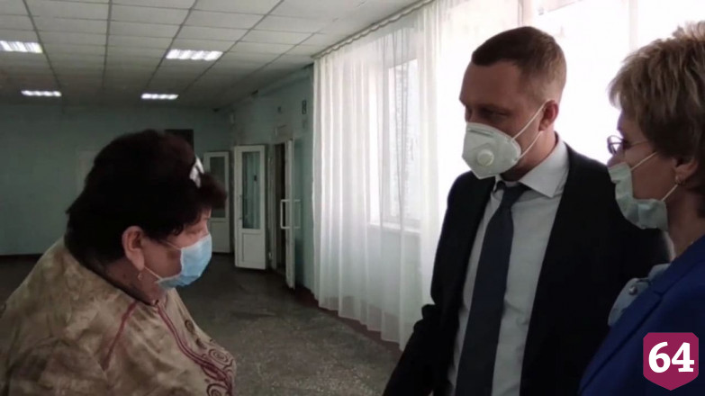 Председатель правительства вышел на видеосвязь со школьниками на «дистанционке»