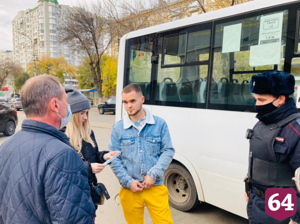 Саратовских таксистов обязали носить маски