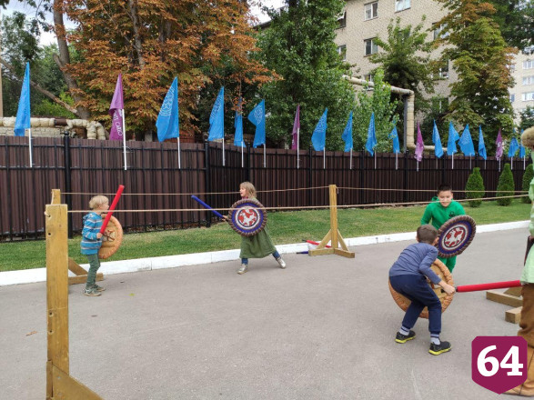 В центре Саратова устроили средневековые бои 