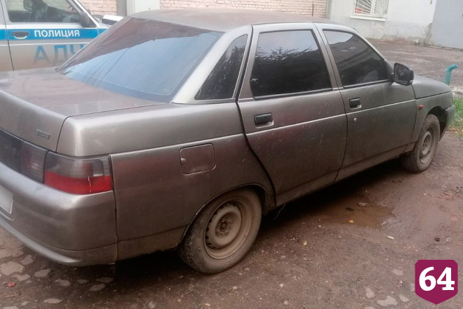 Автовор вскрыл легковушку и оставил владельца без музыки