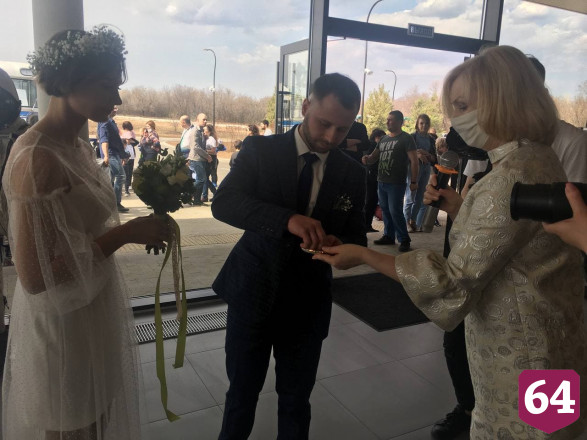 В Парке покорителей космоса прошло первое бракосочетание