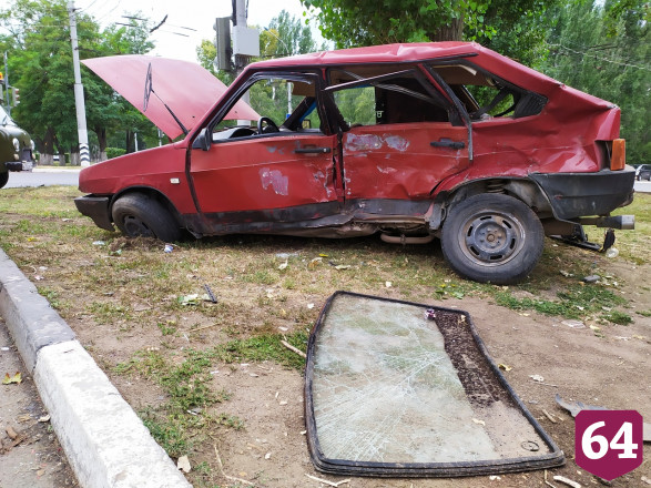 Водитель легковушки не пропустил иномарку и попал в больницу