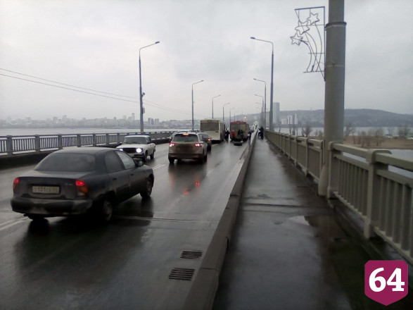 На мосту «Саратов - Энгельс» произошло массовое ДТП