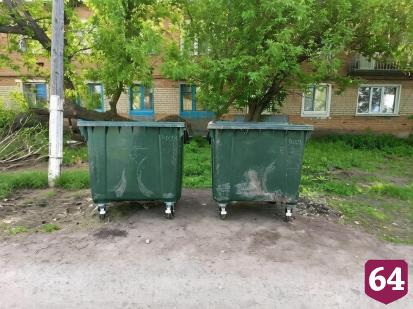 В селе Перелюб Саратовской области установили новые контейнеры для ТКО