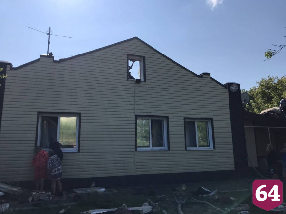 Утром в Саратове сгорел дом на две семьи