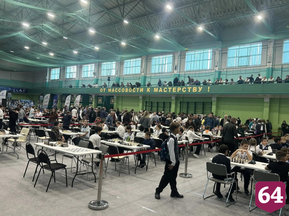 Саратовские школьники разыгрывают Кубок губернатора по шахматам