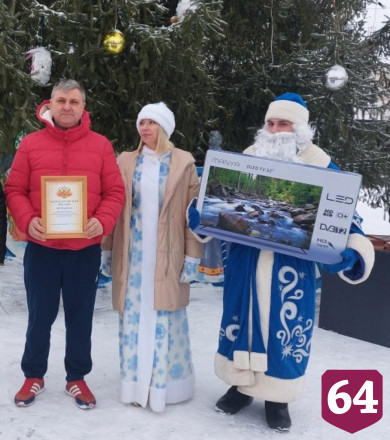 Главная елка саратовского города 32 года росла во дворе жителей