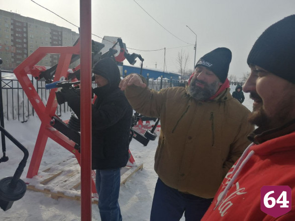 Жители Саратова испытали тренажеры в народном фитнес-парке