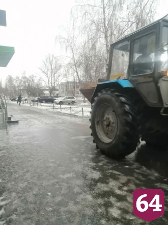 Саратовцы сообщают о «сплошном катке» на дорогах