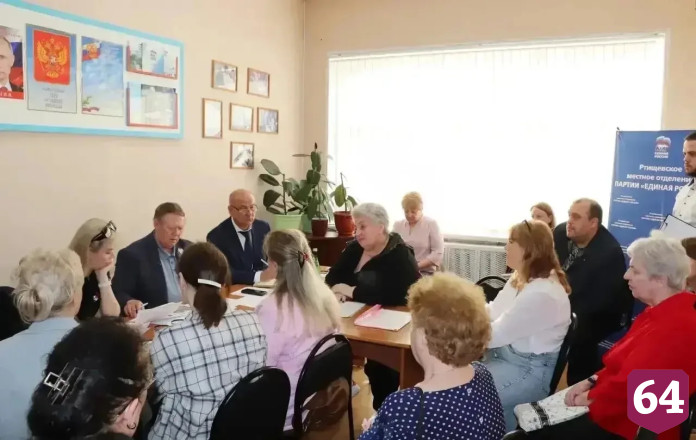 Николай Панков помог с решением проблем ЖКХ жителям райцентра Саратовской области
