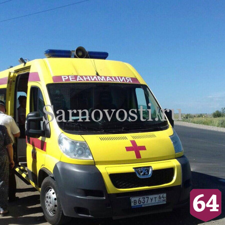 В Саратове пожилой нарушитель ПДД попал под машину и сломал ключицу