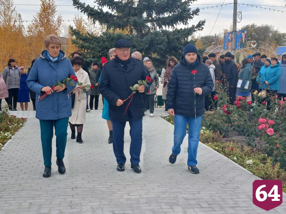 Жители саратовского поселка юбилей района посвятили участникам СВО