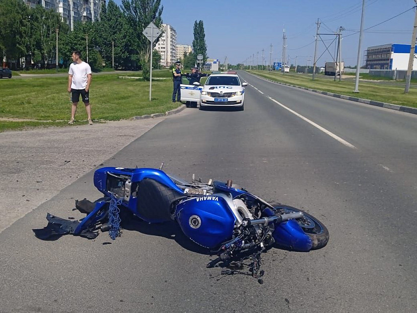 Молодой байкер разбился в ДТП с кроссовером под Саратовом