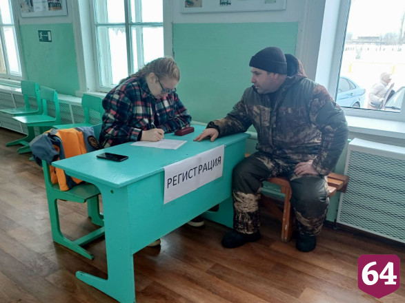 Пропавшего под Саратовом подростка ищут десятки людей