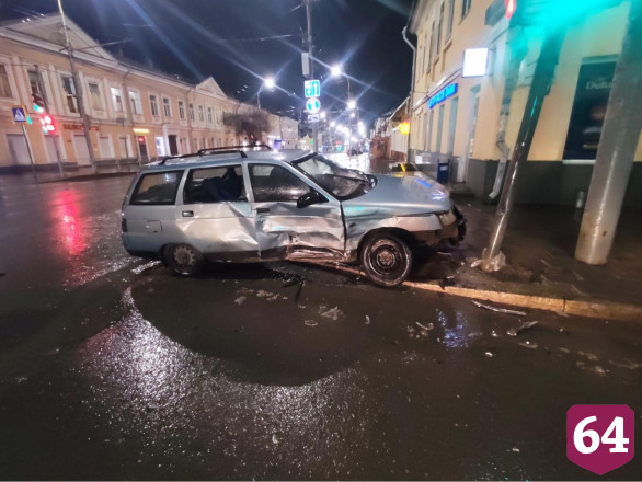 В ночном столкновении легковушек на Мичурина ранены двое
