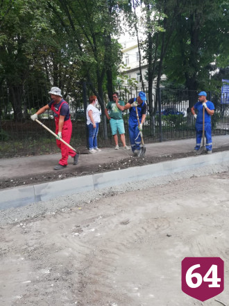 Подрядчики игнорируют поручения главы Саратова при ремонте тротуаров