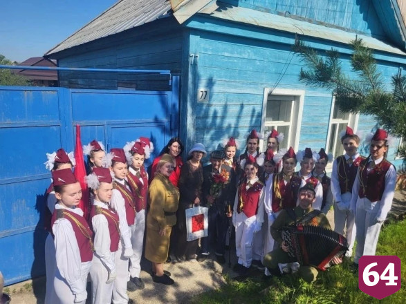 В Энгельсе с Днем Победы поздравили стрелка Великой Отечественной войны