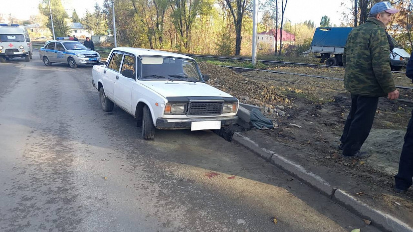 Легковушка сбила двух мужчин на Плодородной