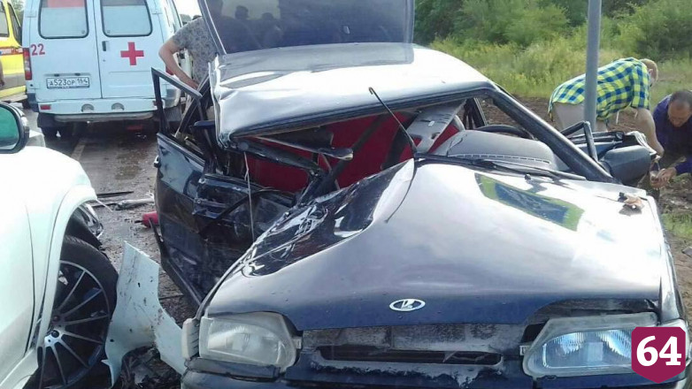 Автоледи с пассажиркой травмировались в аварии под Саратовом