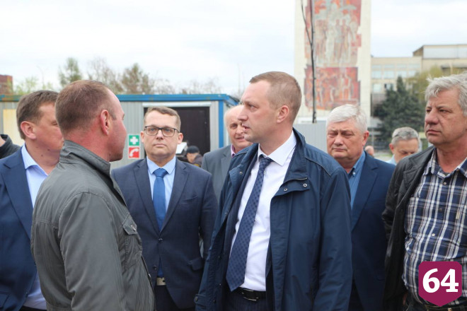 В Саратове устанавливают колонны театра оперы и балета 