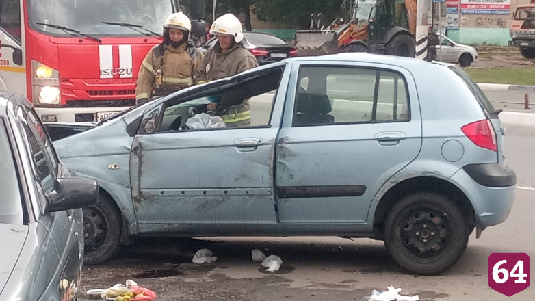 Рядом со школой в ДТП покалечился водитель иномарки