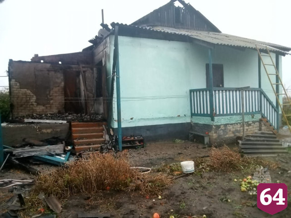 На пожаре под Саратовом погибли отец с сыном