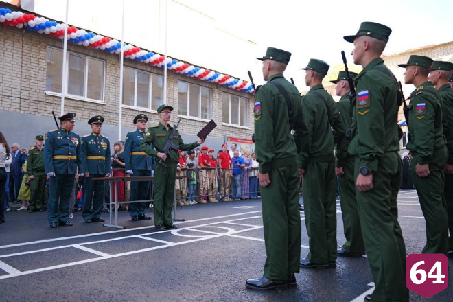 Первые курсанты Саратовского химучилища приняли военную присягу