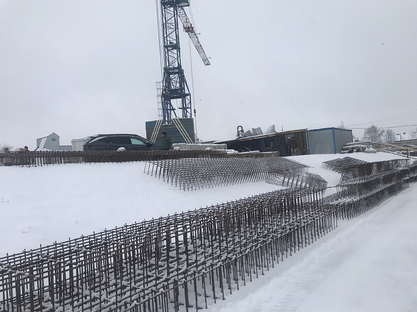Новый корпус лицея под Саратовом строят при любой погоде