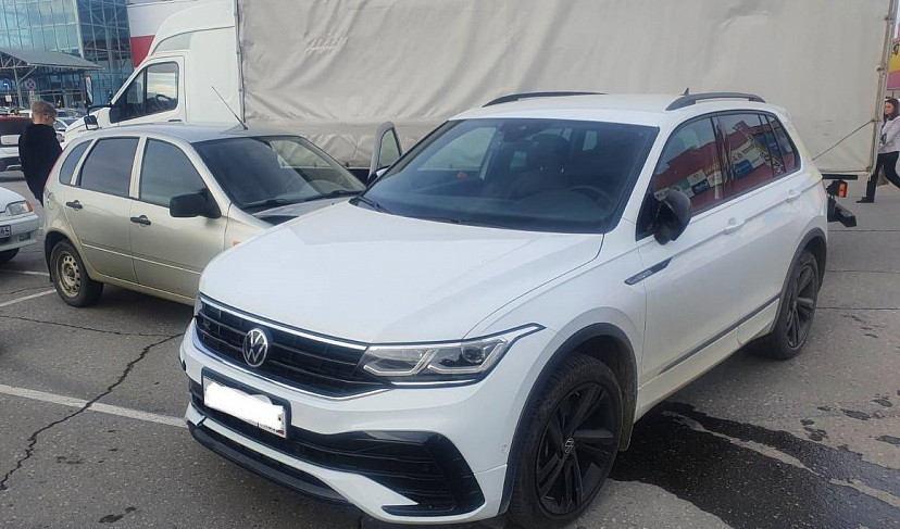 Автоледи попала в больницу после ДТП на парковке 