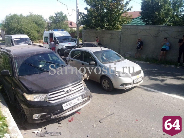 Саратовский таксист травмировал голову в ДТП у Кумысной поляны