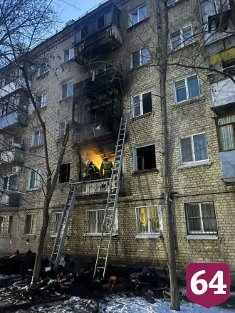 В Саратове пожарные спасли из горящего дома 18 жильцов