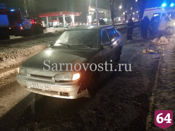 В Саратове пьяный мужчина угнал машину друга и попал в ДТП