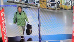 В Энгельсе женщина под камерами вынесла из магазина куртку и попалась