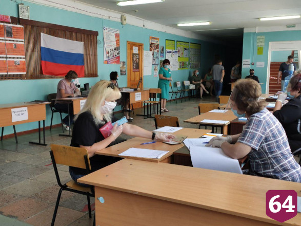 Саратовцы идут голосовать по поправкам в Конституцию для влияния на будущее страны