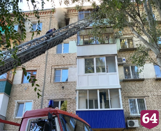 Родственники заявили о поджоге квартиры с двумя погибшими под Саратовом
