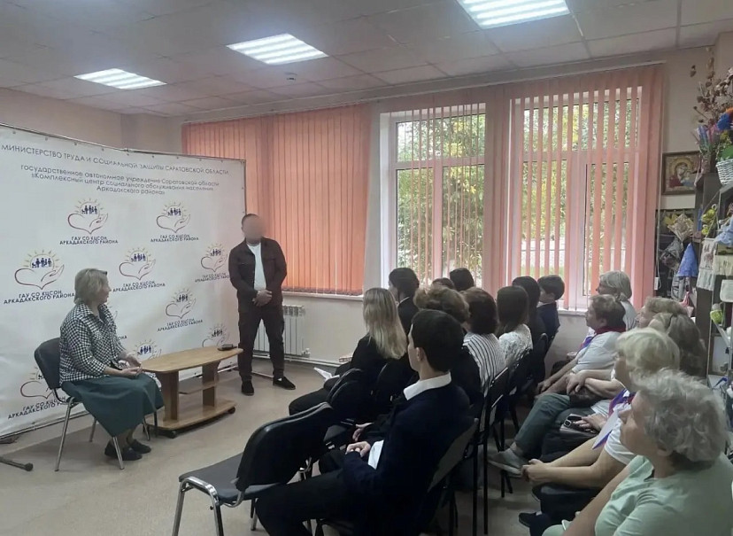 Саратовский боец СВО рассказал школьникам о важности крепкой семьи