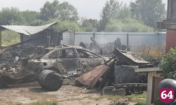 Саратовец получил ожоги при тушении вспыхнувшей в гараже иномарки 