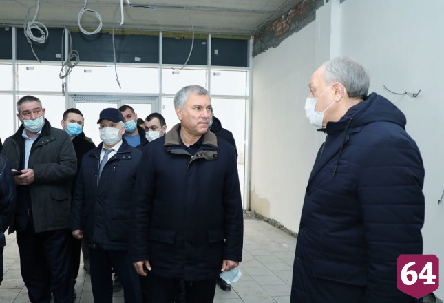 Володин потребовал для врачей инфекционного центра достойную зарплату