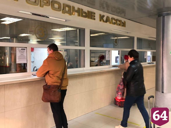 Жители Саратова не боятся заболеть коронавирусом на вокзале