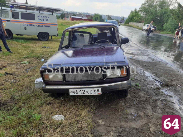 На мокрой дороге перевернулись «Жигули» с 3-летним ребенком в салоне