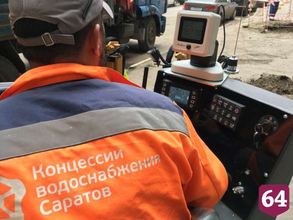 Губернатор проинспектировал замену труб рядом с площадью Кирова