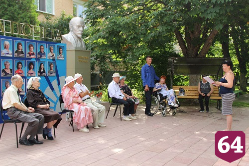 В День семьи в Энгельсском доме-интернате чествовали супружеские пары