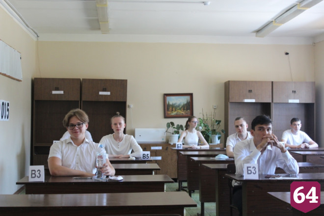 Саратовские школьники начали сдавать ЕГЭ