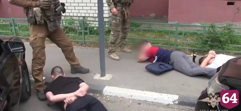 В Саратове задержали банду «оконных» мошенников