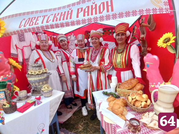 В саратовском селе гостей «Шумбрата» встретили песнями разных народов 